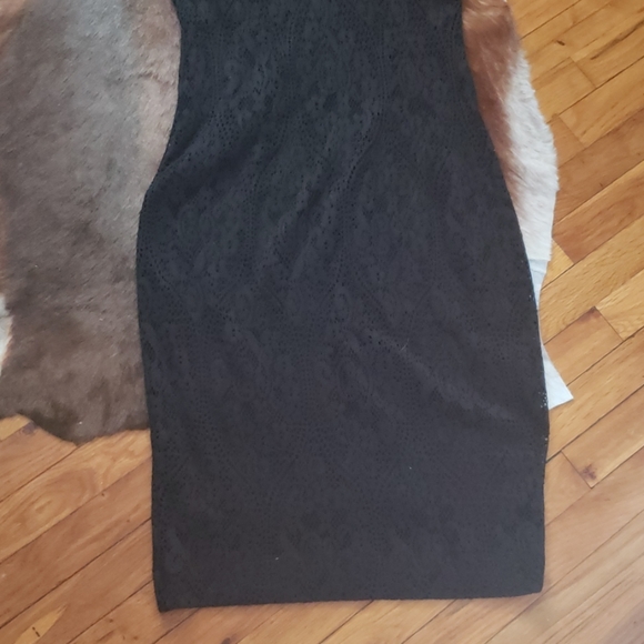 Lace Silhouette Dress - Picture 3 of 4